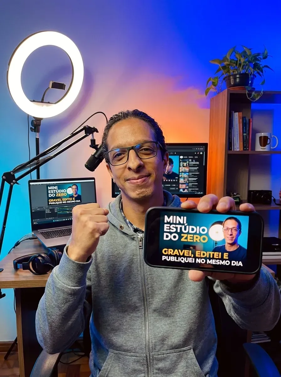 Marco Aurélio Katoshi no seu Mini Estúdio